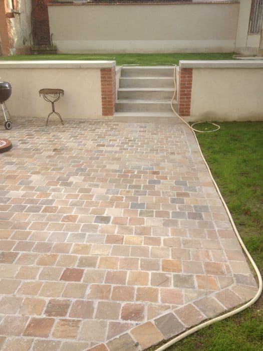 RAJ GREEN SANDSTONE COBBLES SETTS